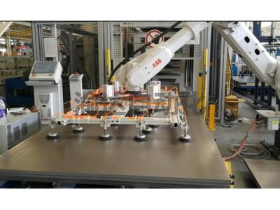 Iron plate handling and palletizing robot